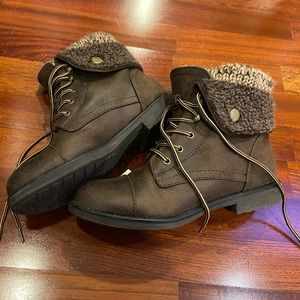 🤎 Cliffs Decker Ankle Booties 🤎